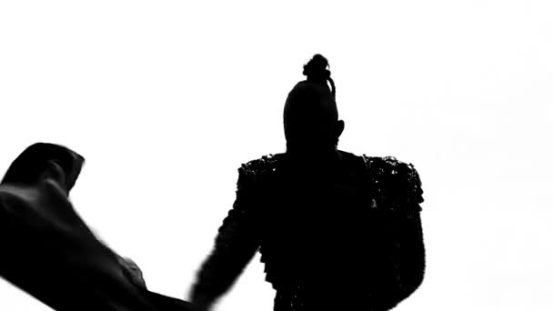 Silhouette Dancing uomo indossa un costume da torero. Isolato su sfondo bianco a tutta lunghezza. Chiudi, rallenta. . — Video Stock