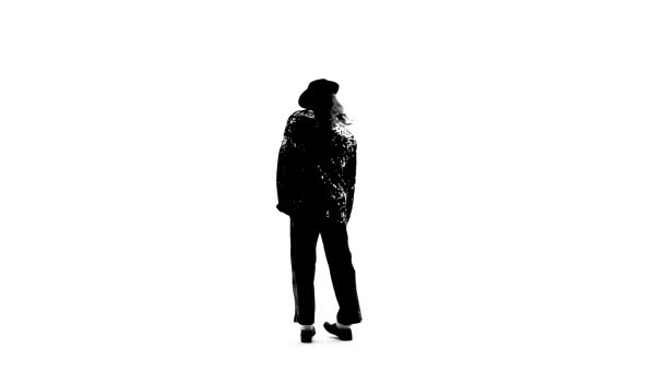 Silhouette eines jungen Mannes, der im Stil von Michael Jackson auf weißem Hintergrund tanzt. Nahaufnahme, Zeitlupe. — Stockvideo