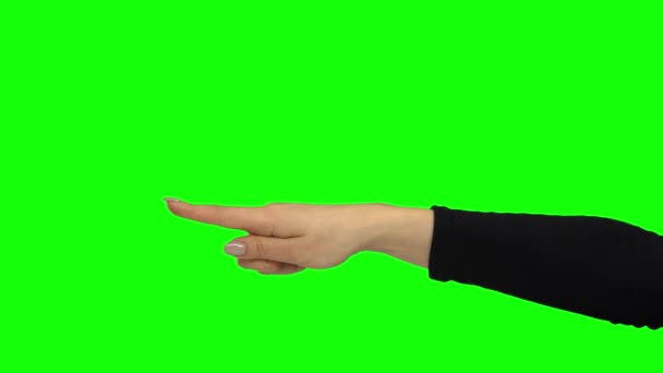 黒のセーターで何かを指して手。クロマキー。閉じろ! — ストック動画