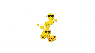Ukrayna, Dnipro - 9 Ağustos 2019: Düşen bir sosyal ağın animasyonu mutlu küçük emoji tepeden tırnağa. Beyaz arkaplan, alfa kanal.