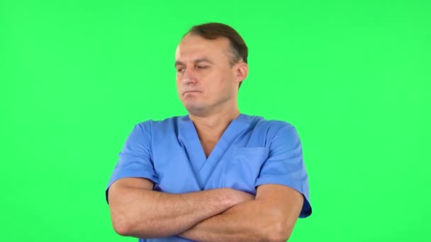 Medical man is offended and looks away . Green screen — Stock Video