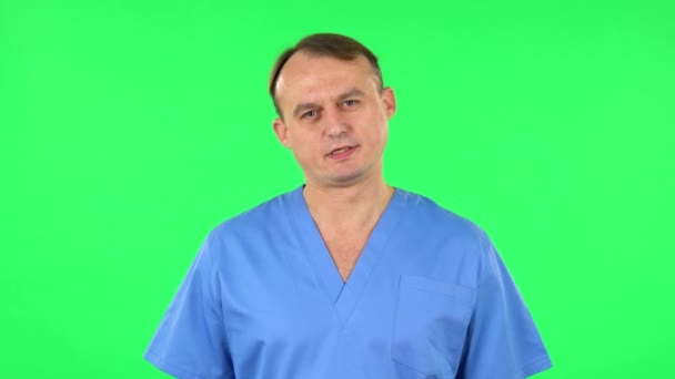 Medical man threatens with a finger and waves her head negatively. Green screen — Stock Video