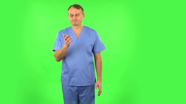 Medical man talks about something then making a hush gesture, secret. Green screen — 비디오