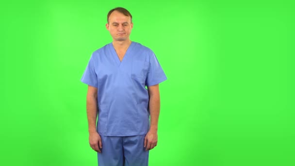 Upset man disappointed looks at camera and shrugs. Green screen — Stock Video