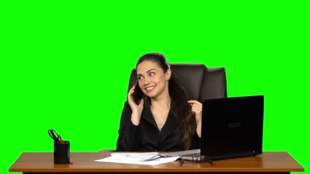 Businesswoman flirting on the phone from the workplace. Green screen. Studio — Stock Video