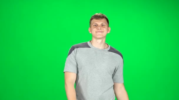 Guy goes and dances, smiles and rejoices on a green screen, Chroma Key — Stock Video