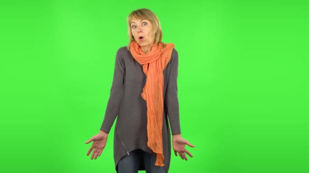 Middle aged blonde woman is saying oh my god and being shocked. Green screen — 비디오