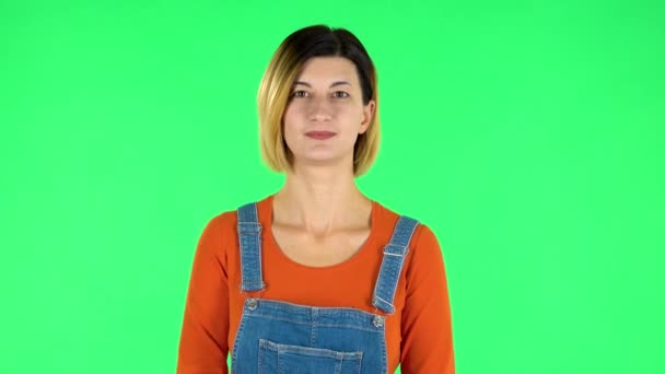 Girl claps her hands with wow happy joy and delight. Green screen — 图库视频影像