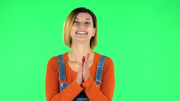 Girl claps her hands with wow happy joy and delight. Green screen — Stockvideo