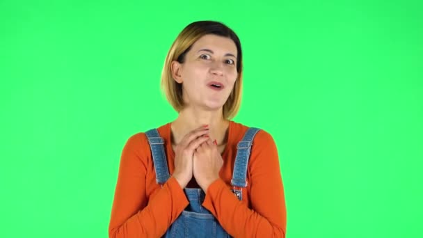 Girl with wow face expression and tender smiling. Green screen — Stockvideo