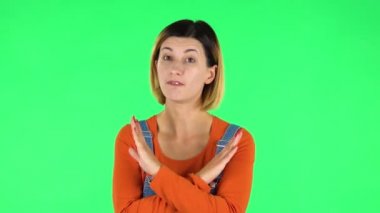 Elleri çapraz hareket eden bir kadın X şeklini alırsa reddeder ve hayır der. Yeşil Ekran