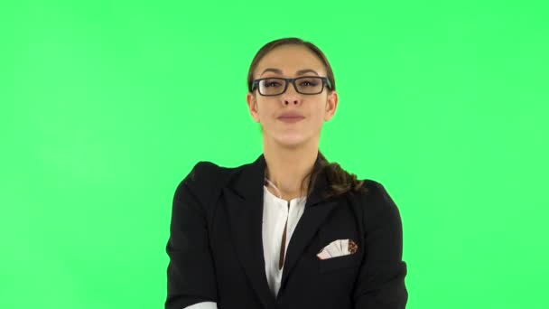 Female looking straight. Green screen — ストック動画