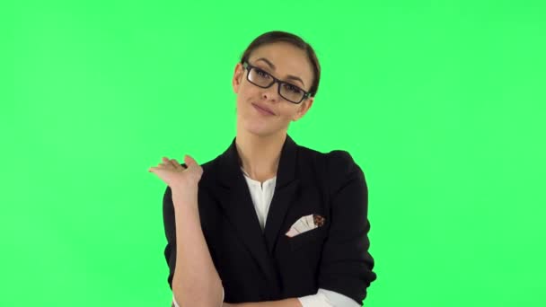 Woman indifferently waving hand and showing gesture come here. Green screen — Stockvideo