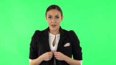 Endişe duyan bir kadın, sonra hayal kırıklığına uğruyor ve üzülüyor. Yeşil Ekran