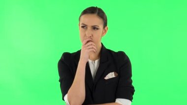 Kadın bir şey düşünüyor, hiçbir fikrim yok. Yeşil Ekran