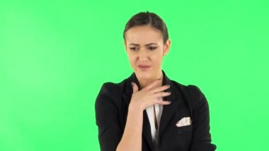 Kötü kokudan ve zevkten tiksinen bir kadın. Yeşil Ekran