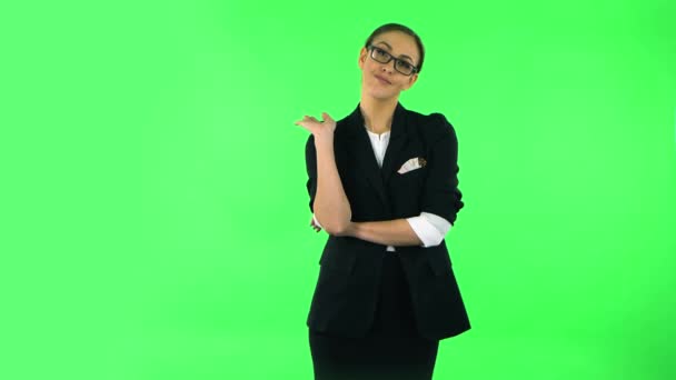 Woman indifferently waving hand and showing gesture come here. Green screen — 图库视频影像