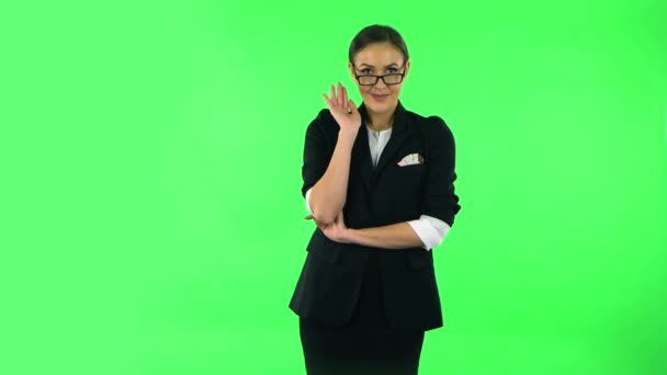 Lovely girl coquettishly smiling, waving hand and showing gesture come here. Green screen — 图库视频影像