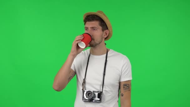 自信男人的画像是喝咖啡。绿色屏幕 — 图库视频影像