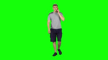 Gülümseyen adam telefonda konuşur, Chroma Key.