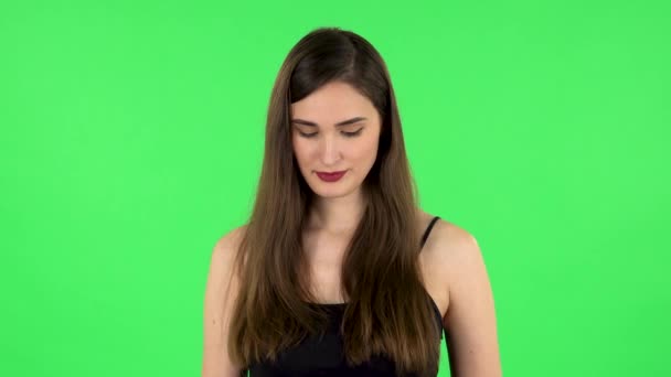 Girl talking for mobile phone, very shocked then rejoice. Green screen — Stock Video