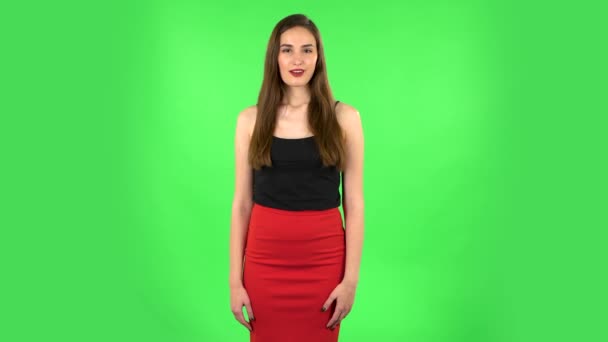 Frustrerad tjej säger wow. Grön skärm — Stockvideo