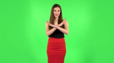 Elleri çapraz hareket eden bir kadın X şeklini alırsa reddeder ve hayır der. Yeşil Ekran