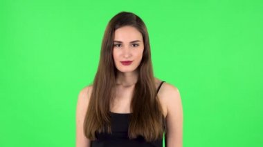 Endişe duyan bir kadın, sonra hayal kırıklığına uğruyor ve üzülüyor. Yeşil Ekran