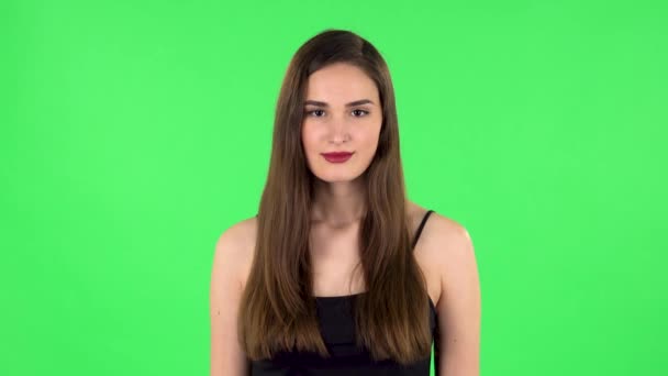 Girl looks in surprise at camera and is shocked by what she saw. Green screen — Stock Video