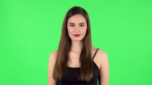 Female listens attentively and nods his head pointing finger at viewer. Green screen — Stock Video