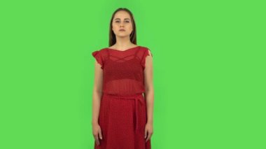 Kırmızı elbiseli nazik bir kız ellerini çapraz yapıp işaret ediyor. X şekli reddediyor. Hayır diyor. Yeşil Ekran