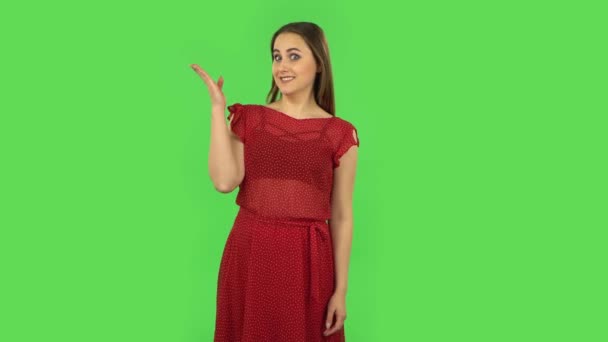 Tender girl is pointing side hand for something then shows thumb like, then other side and shows disapprovingly. — Stock Video