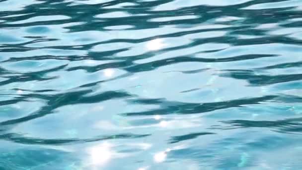 Turquoise water waves offshore with sun rays reflections. Slow motion. Close up — Stockvideo