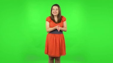 Sevimli kız zevkten dört gözle bekliyor. Yeşil Ekran