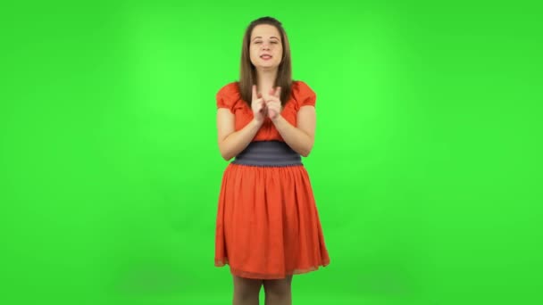 Cute girl is smiling and dancing funny. Green screen — Stock Video