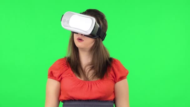 Portrait of cute girl with virtual reality headset or 3d glasses. Green screen — Stok video