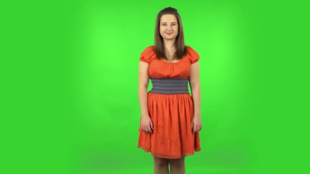 Cute girl smiling while looking at camera. Green screen — 图库视频影像
