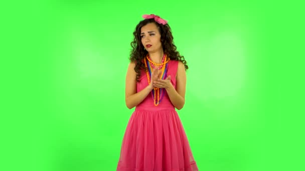 Woman claps his hands with dissatisfaction. Green screen — Wideo stockowe