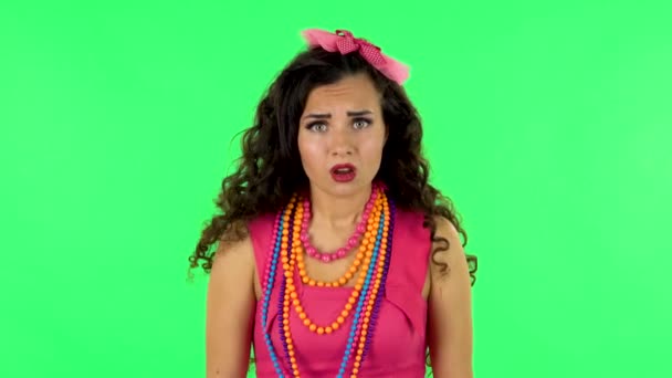 Displeased woman indignantly talking to someone, looking at the camera. Green screen — Stock Video