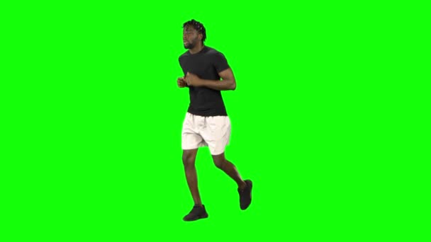 L'uomo afroamericano corre a Green Screen, Chroma Key . — Video Stock