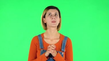 Kadın bir şey düşünüyor, hiçbir fikrim yok. Yeşil Ekran