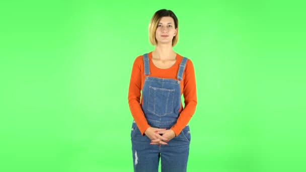 Girl claps her hands with wow happy joy and delight. Green screen — Stockvideo