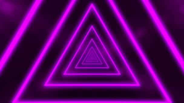 Абстрактный фон с неоновыми огнями треугольников, лоскутная анимация, образующая тоннель. Фиолетовые линии. CG-анимация 3D-рендеринг — стоковое видео