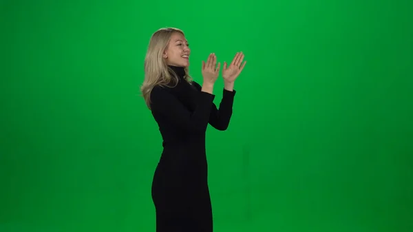 Joyeux applaudissements féminins. Écran vert — Photo