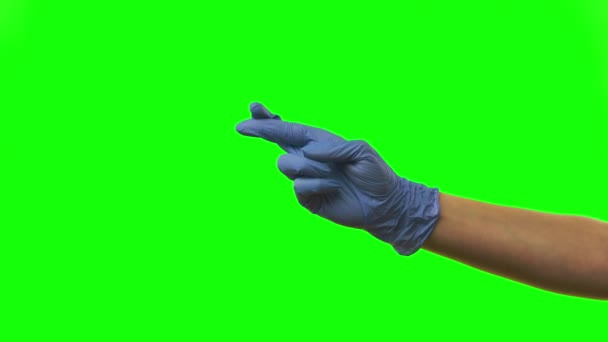 Médicos mano femenina en guante azul con los dedos cruzados, pendientes. Pantalla verde. De cerca. — Vídeos de Stock