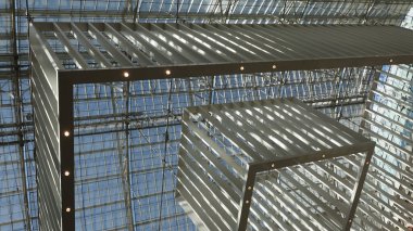 Rijksmuseum 'un ana giriş koridorunun tavanı aşağıdan görülüyor..