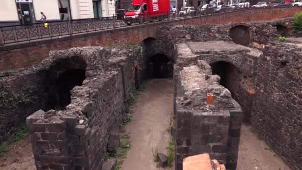 KATANIEN, SIZILIEN, ITALIEN - SEPT 2019: Draufsicht, Überreste des römischen Amphitheaters. Zeitlupe — Stockvideo