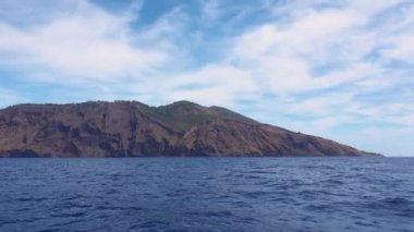 Dağlardaki tekneden, Akdeniz 'den ve mavi gökyüzünden