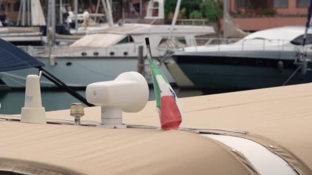 FURNARI, SICILY, ITALY - SEPT, 2019: Runabout with flag of Italy, loudspeaker, flashing light on roof — 图库视频影像