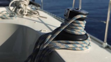 Akdeniz 'de hareket eden yatın pruvasından görüntü